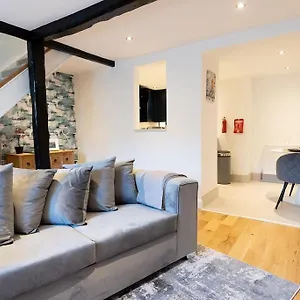 https://ford-gate-modern-luxury-cottage-based-in-holmfirth.yorkshirehotels.net