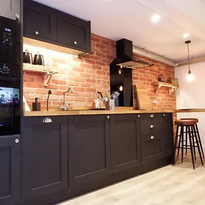 https://apt-the-old-dairy-stunning-warehouse.bournemouth-hotels.org