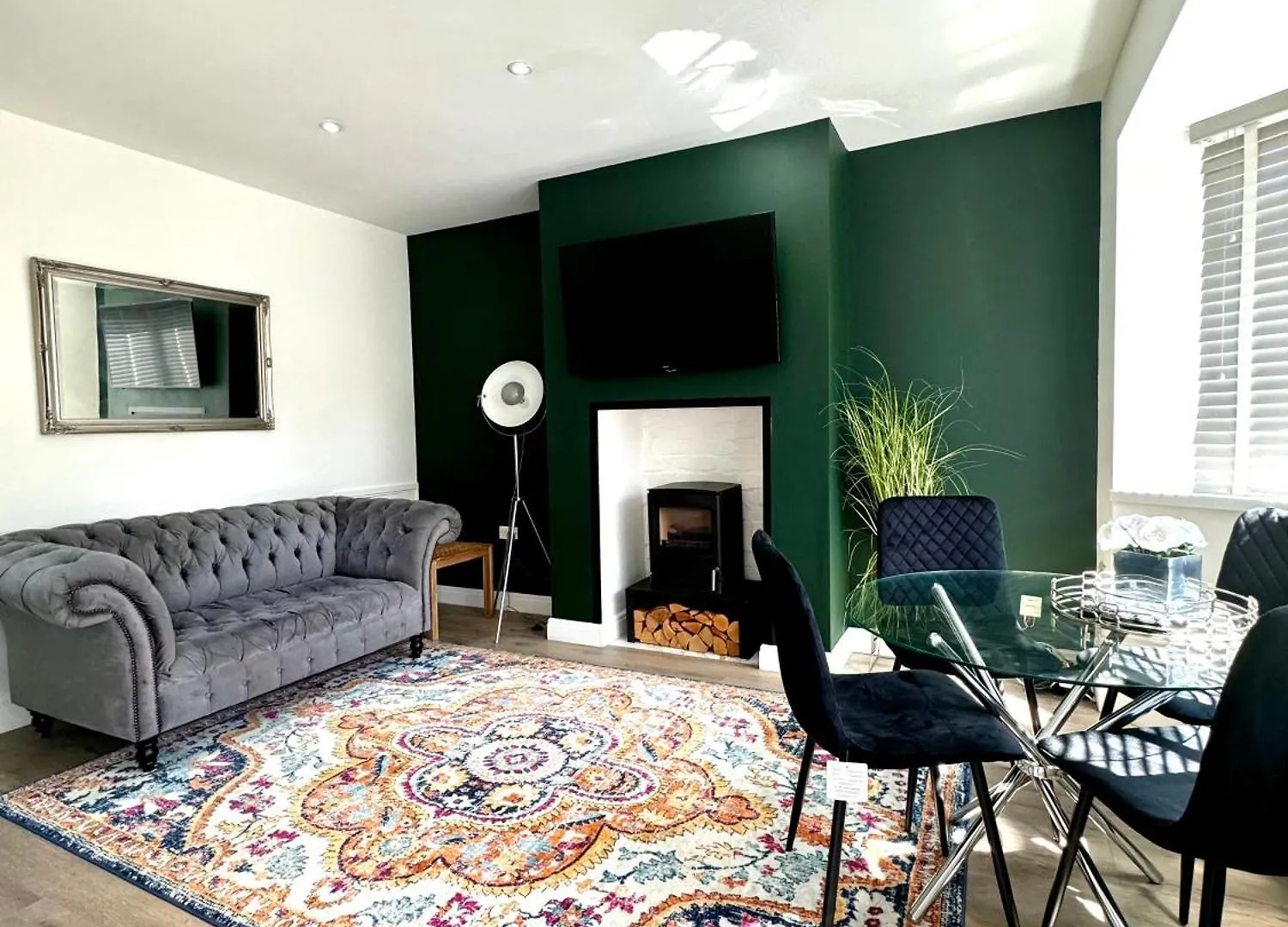 Sophisticated Home With Beautiful & Large Garden location